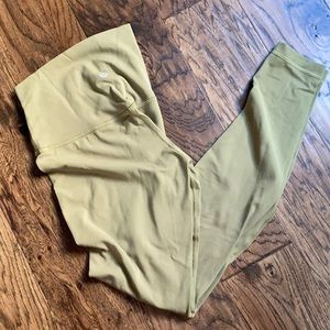 Green Lulu lemon leggings